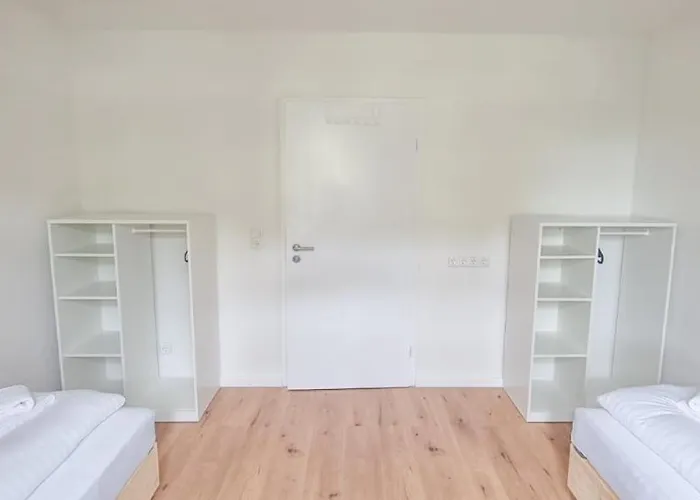 Tolstov - 3 And 4 Lejlighed