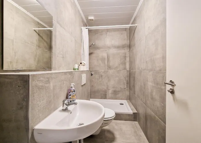 Tolstov - 3 And 4 Lejlighed