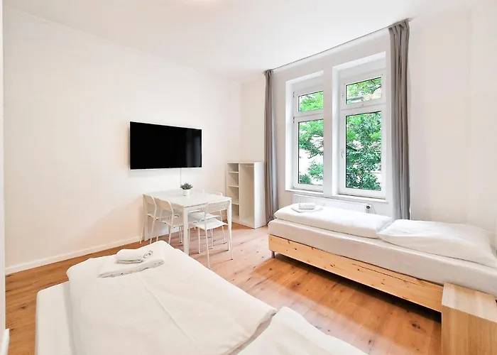 Tolstov - 3 And 4 Lejlighed