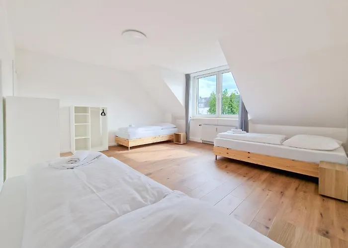 Tolstov - 3 And 4 Lejlighed