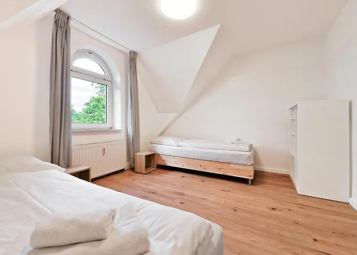 Tolstov - 3 And 4 Lejlighed